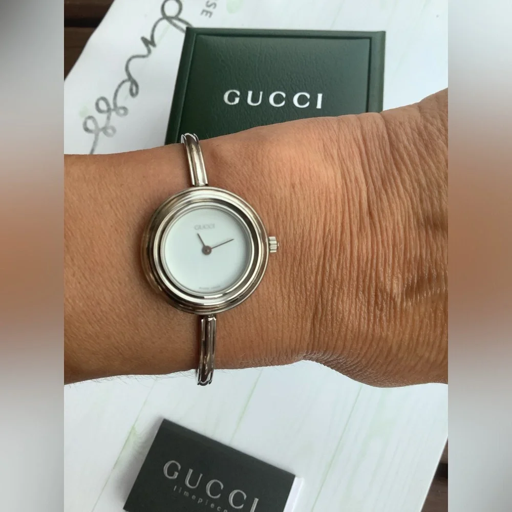 Gucci Silver Bangle Watch with Multicolor Interchangeable Bezels 💛🤍❤️